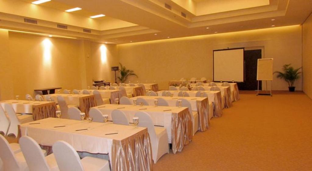 Ijen Suites Resort & Convention Malang Exterior photo