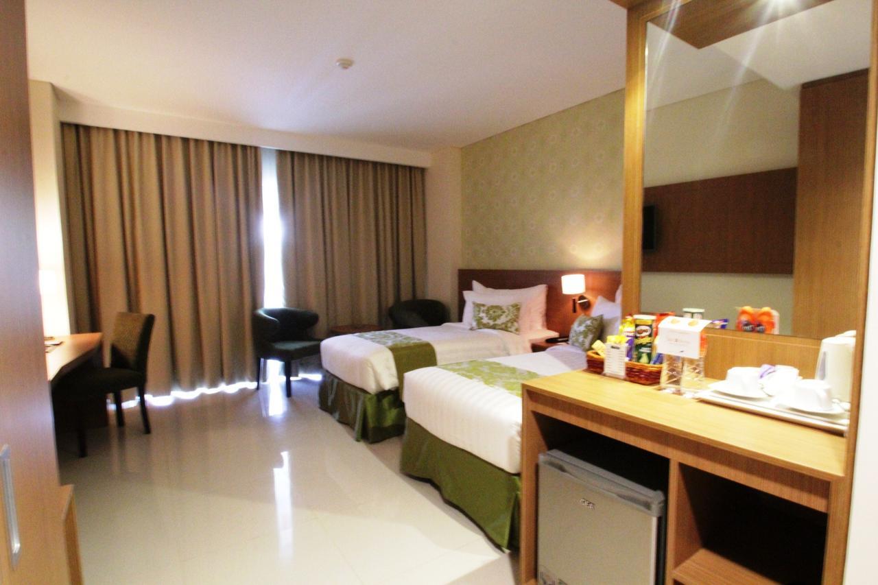 Ijen Suites Resort & Convention Malang Exterior photo