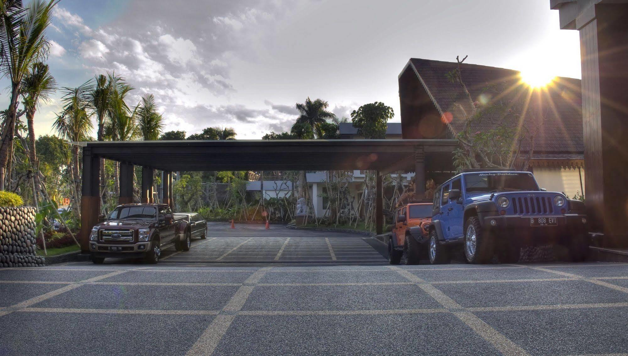 Ijen Suites Resort & Convention Malang Exterior photo